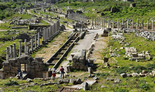 perge antik kenti hakkında bilgi