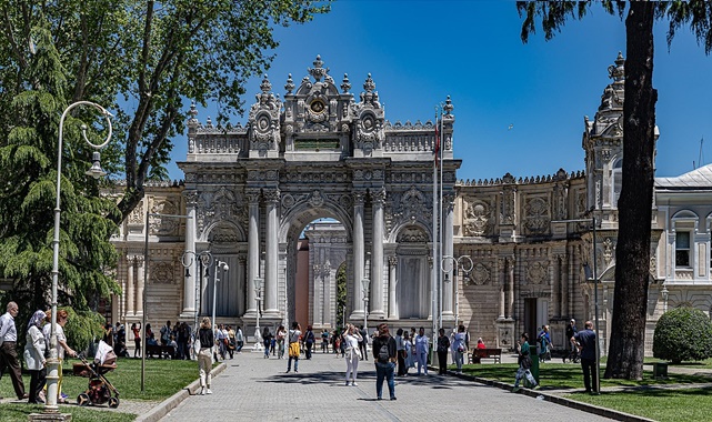 Dolmabahçe sarayı bayramda açık mı