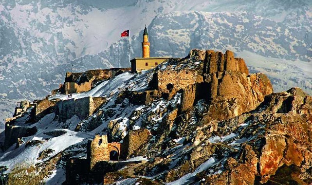 van kalesi ziyaret saatleri