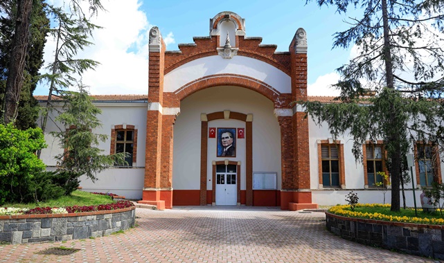 Yıldız Çini ve Porselen Fabrikası ziyaret saatleri