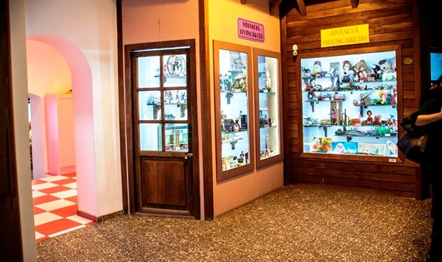 antalya oyuncak müzesi hangi günler açık