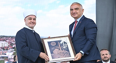 Sırplar tarafından dinamitle yıkılan Arnaudiye Camii yeniden ibadete açıldı