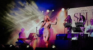 Lara Barut Collection ve Acanthus Cennet Barut Collection'da Selen Beytekin Rüzgarı!