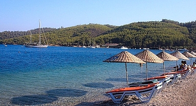 Akbük plajı şezlong fiyatları yarı yarıya düştü