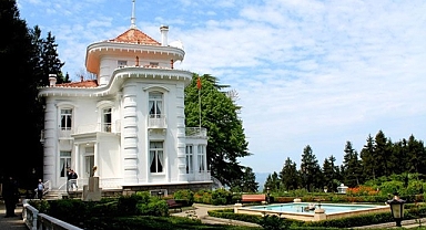 Atatürk Köşkü'ne ziyaretçi akını!