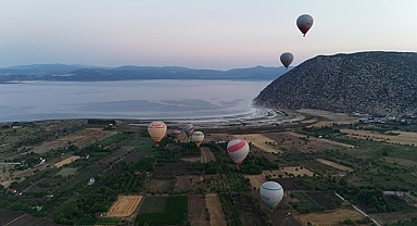 Salda Gölü'nde balonla ilk uçuş!