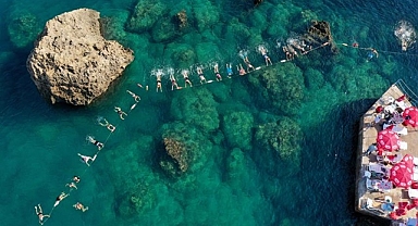 Erenkuş plajı su cimnastiği kursuna yoğun ilgi!