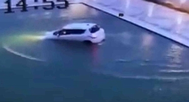 Arabasıyla iş görüşmesine giderken otel havuzuna düştü