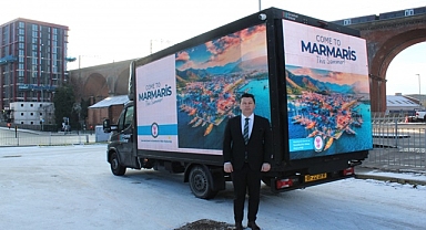 Manchester sokaklarında 'Marmaris' reklamları!