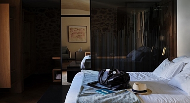 Otellerde unutulan en ilginç eşyalar!