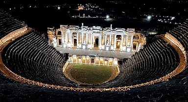 Sıcak havadan kaçan kültür meraklıları geceleri müzelere akın etti