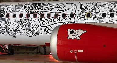 Dünyanın tamamen dövme tasarımlı ilk uçağı havalandı