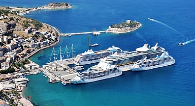 2 gemi binlerce ABD'li turist getirdi