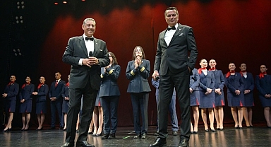 20 yıl önce araba yolculuğunda aldıkları kararı şimdi binlerce çalışanlarıyla kutladılar