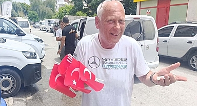Alman turiste Türk bayrağıyla kapkaç tuzağı!