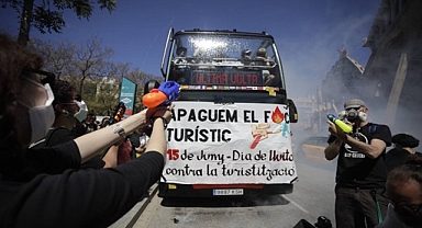 Turistlere sulu protesto!