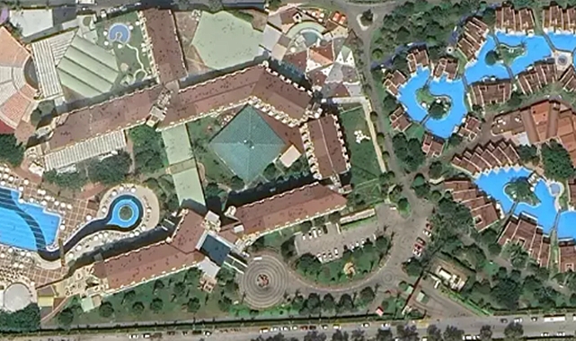 Fubol sahasına havuz yapılan 5 yıldızlı otel tahliye ediliyor!