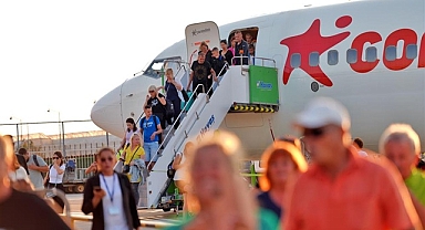 İlk uçak 178 turist getirdi