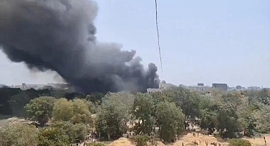 Son dakika... Hindistan'da yolcu uçağı düştü