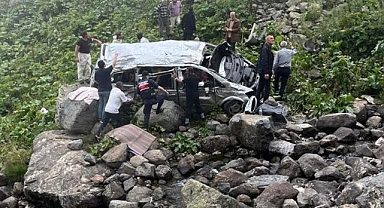 Minibüs dere yatağına yuvarlandı: 2 Arap turist öldü, 4 yaralı!