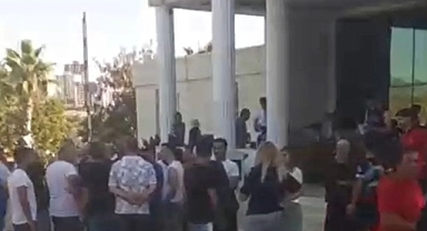 Odaları dolu otelin maaş alamayan 130 otel çalışanı iş bıraktı