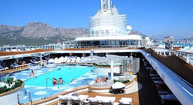 Yüzen lüks otel ilk kez Antalya'da... Dolu geldi