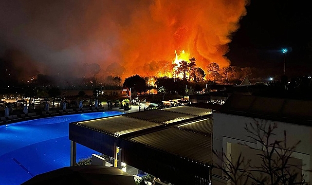 Antalya'da otelleri tahliye ettiren yangın!