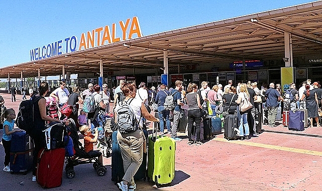 Antalya'ya 8 ayda en çok turist gönderen ülkeler!
