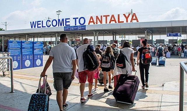 Antalya'ya 10 ayda en çok turist gönderen ülkeler!