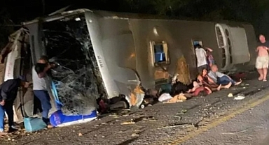 Turist otobüsü devrildi: 17 ölü!