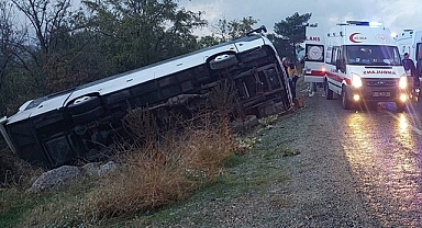 Tur otobüsü şarampole yuvarlandı: 2 ölü, 5 yaralı!
