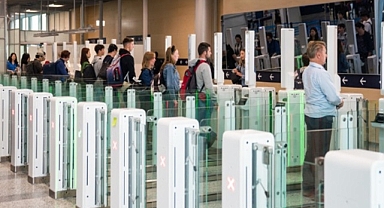 AB’ye girişlerde yeni sistem havalimanlarını kilitledi