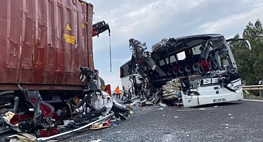 Katliam gibi kaza: 7 ölü. 11 yaralı!