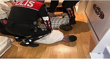 Otel odasına baskın: Yatağın altı cephanelik gibi!