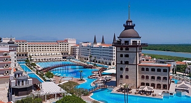 Ünlü otel, Titanic çatısı altından ayrıldı