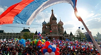 Rusya'da 3 günlük tatil sevinci!