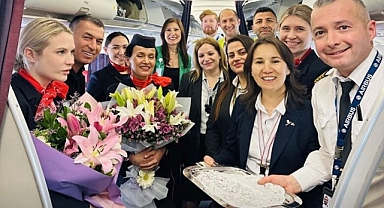 Antalya'ya sezonun ilk turistlerini getirdi