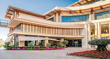 İzmir'in lüks oteli yeni markasıyla açıldı