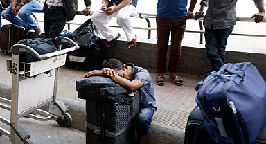 Mahsur kalan turistler otel masrafları için internetten bağış topluyor