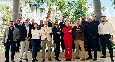 Sezona 3 otelinin açılışıyla giriş yaptı