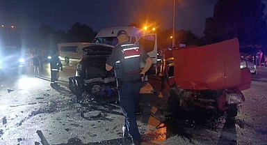 Antalya'da turistleri taşıyan minibüs kaza yaptı: 4 yaralı!