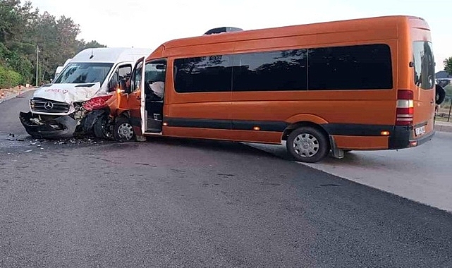 Antalya'da tur minibüsleri çarpıştı: 13 turist yaralı!