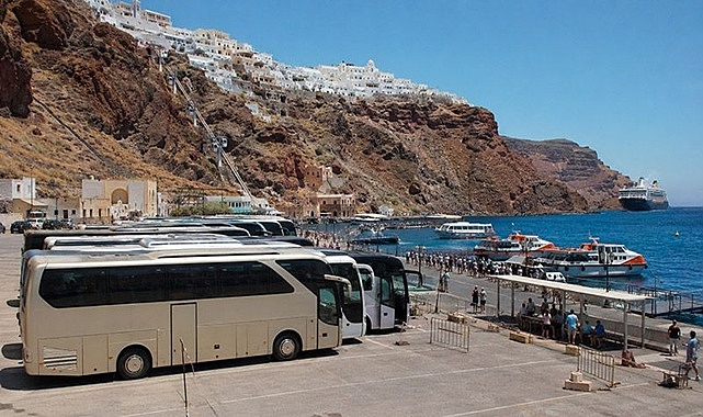 Turist akını ile baş edemeyen ünlü adada grev!