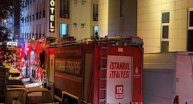 İstanbul'da otelde yangın paniği: Mahsur kalanlar itfaiye merdiveniyle kurtarıldı